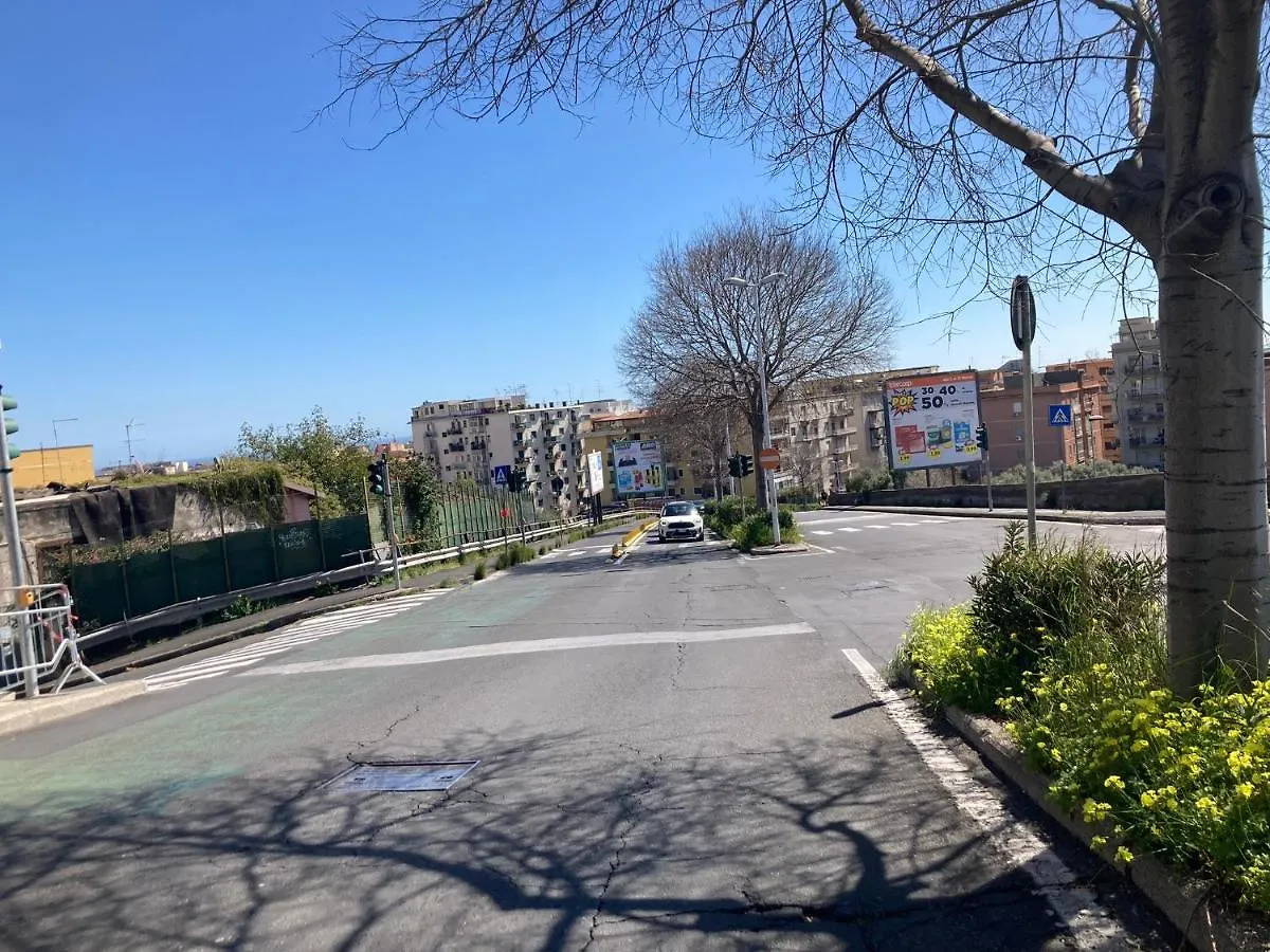 Lavica Di Mezzo Apartments Catania